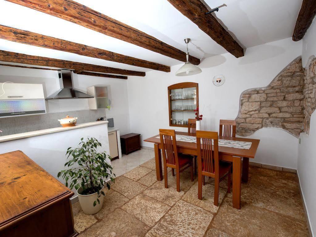 Holiday Apartment Daria 20 Ровинь Экстерьер фото