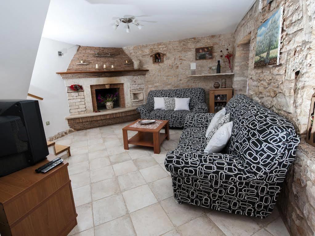 Holiday Apartment Daria 20 Ровинь Экстерьер фото